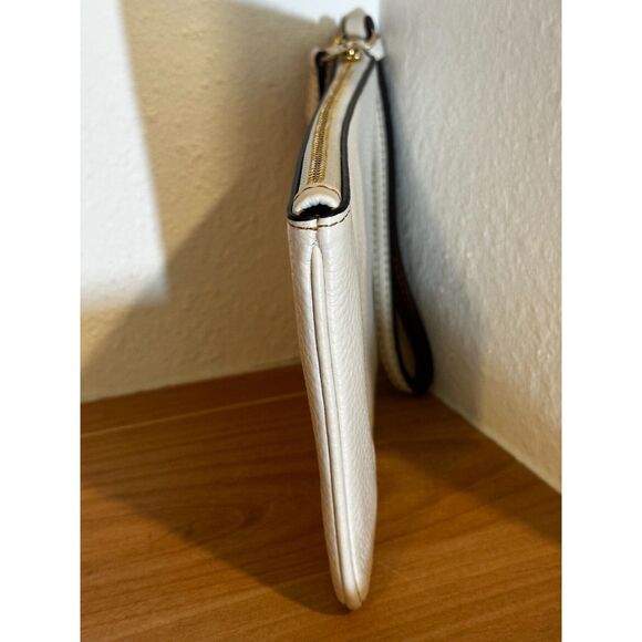 Disney x Coach Minnie Mouse Small Patch Wristlet EUC - Picture 5 of 8